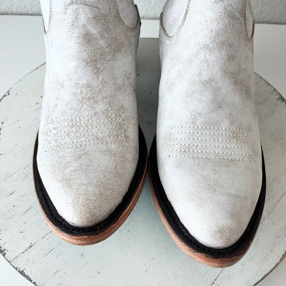 Lane Women's Elegant Lace Up Boots - White - Picture 6 of 11